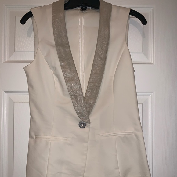 Dynamite Sleeveless Blazer - Picture 1 of 4
